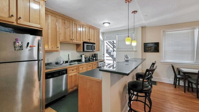 Foto del edificio - MODERN 1 BED 1 BATH CONDO IN THE FAN!!!!