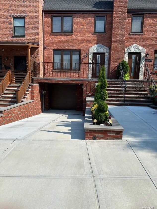 Primary Photo - 68-22 61st Rd