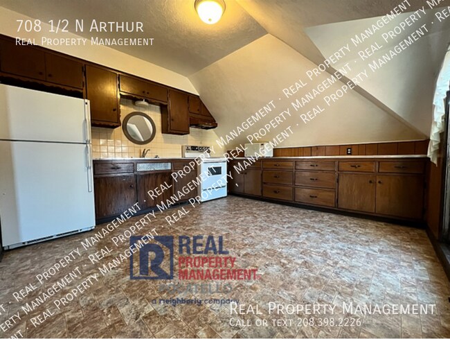 Building Photo - 708 1/2 N Arthur-