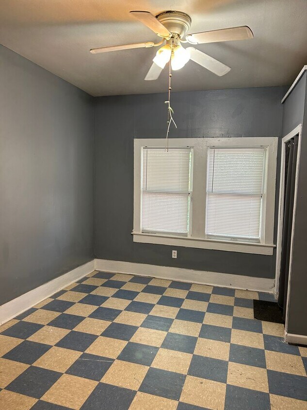 Building Photo - 1348 W Kirby Pl