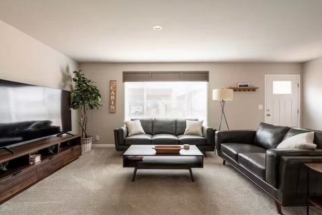 Building Photo - 65515 E Timberline Dr