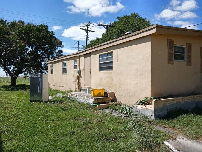 Building Photo - 418 S Coconut Ct