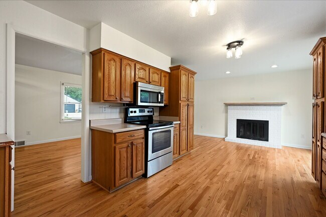 Building Photo - 303 S.W. Pinnell Dr