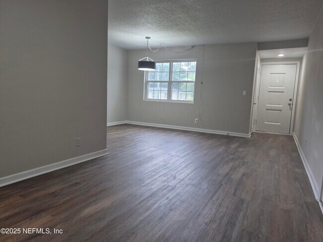 Foto del edificio - 2518 Hirsch Ave