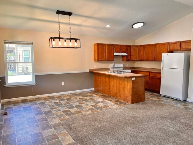Foto del edificio - Spacious 3-bedroom, 2 bath in Lolo, MT!!