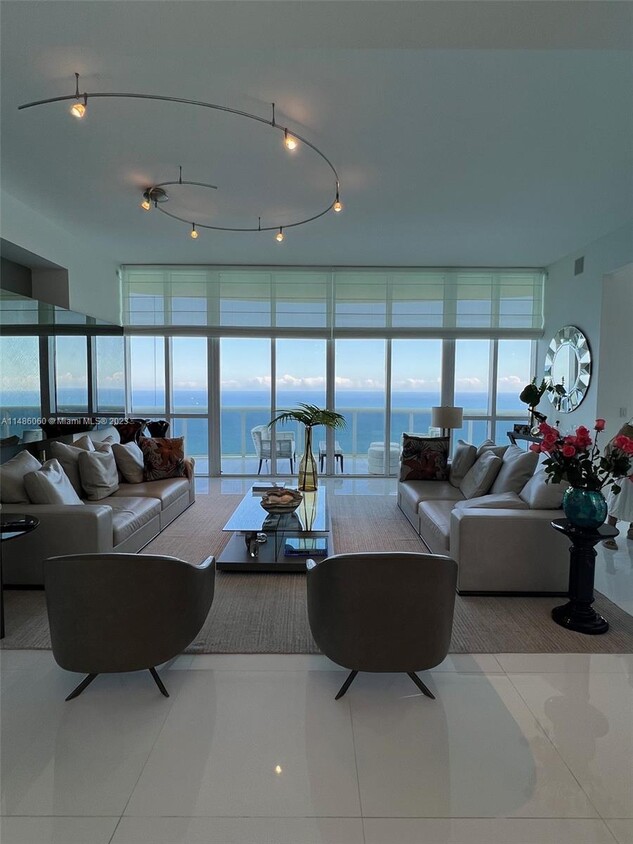 Primary Photo - 15811 Collins Ave