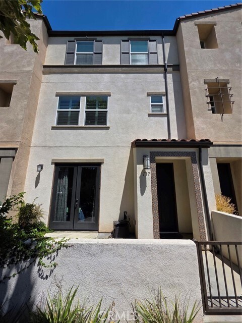 Foto del edificio - 555 W Foothill Blvd