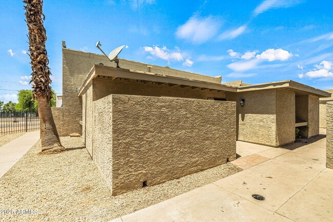 Building Photo - 2698 N 43rd Ave