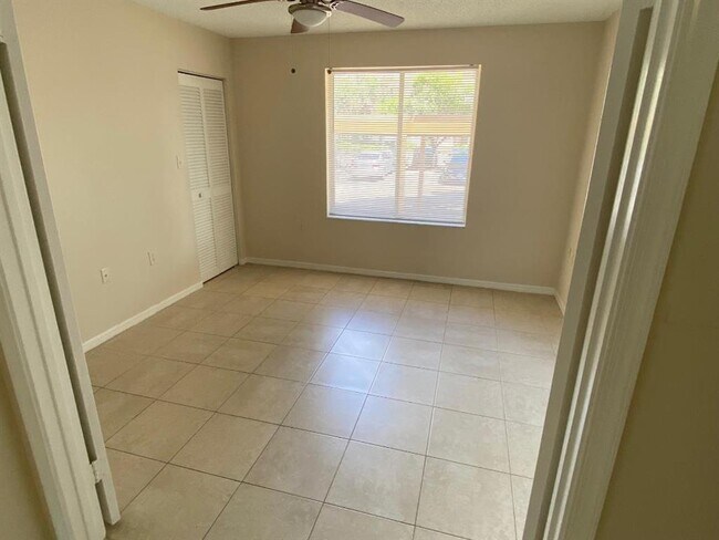 Foto del edificio - 7108 Glenmoor Dr