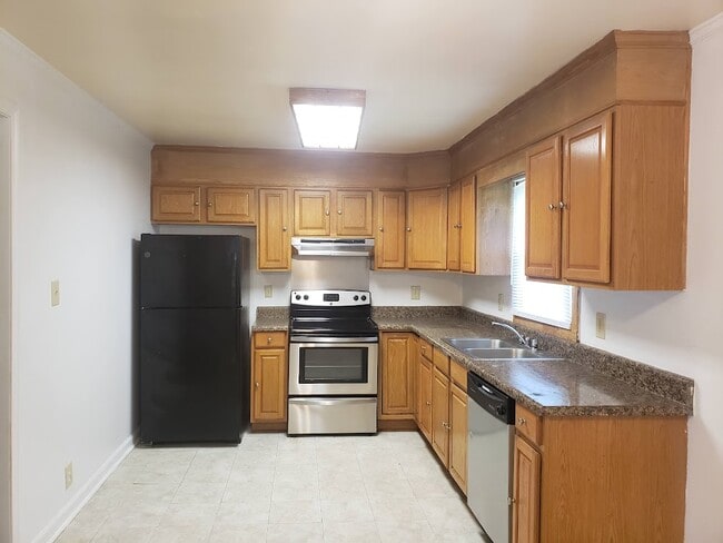Building Photo - 5 Kingswood Dr