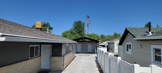 Building Photo - 619 S Cheyenne St