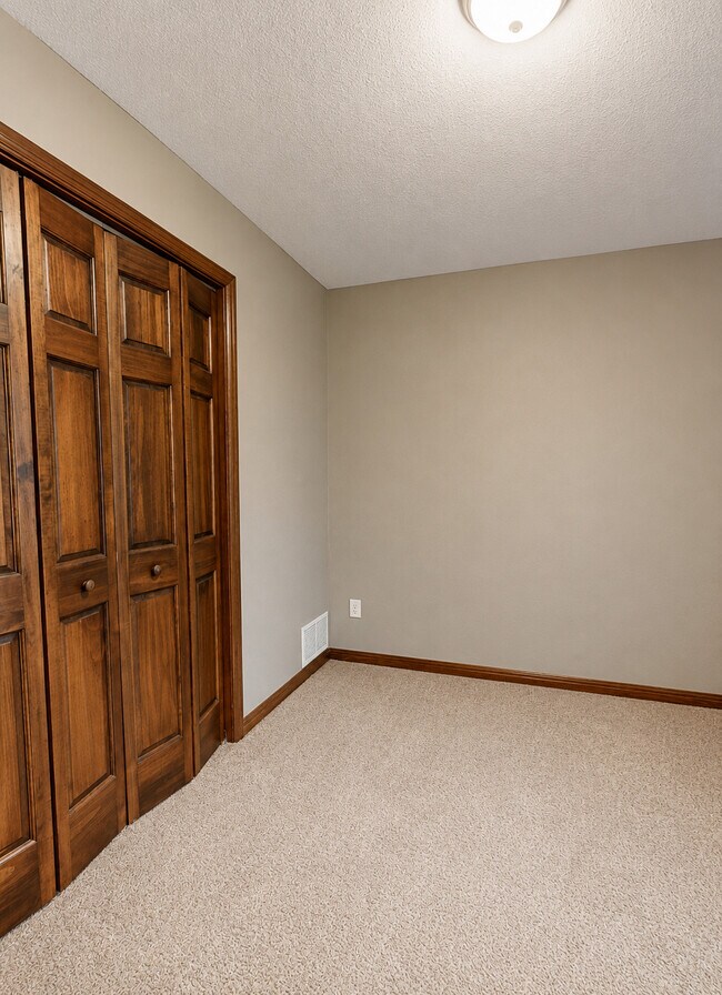 Foto del edificio - 6395 Prairie Cir S