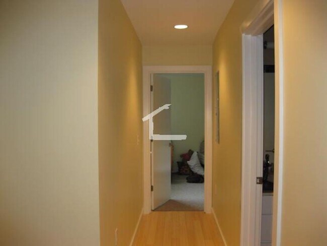Foto del edificio - 99 Chestnut Hill Ave