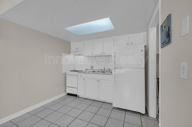 Foto del edificio - 5113 Curry Ford Rd