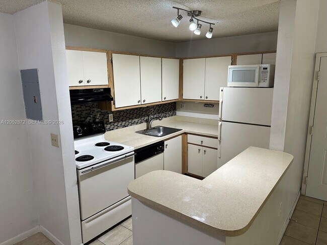 Foto del edificio - 7200 NW 179th St