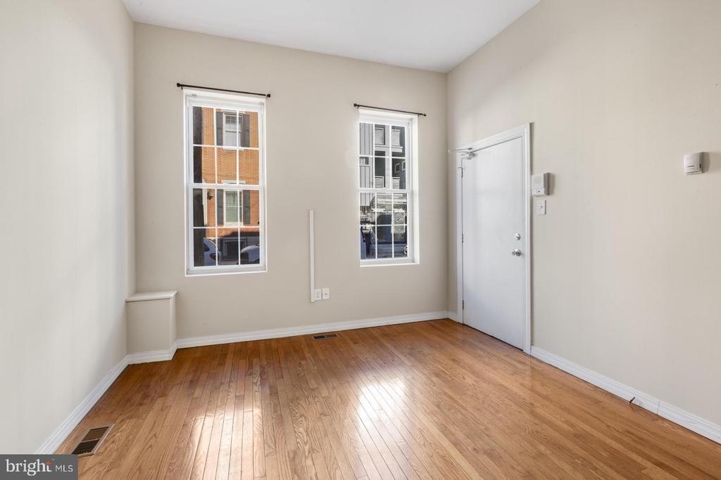 Primary Photo - 1110 Mt Vernon St