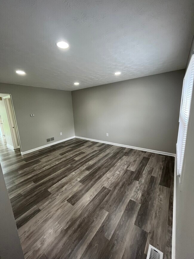 Building Photo - 1575 Park Place Dr