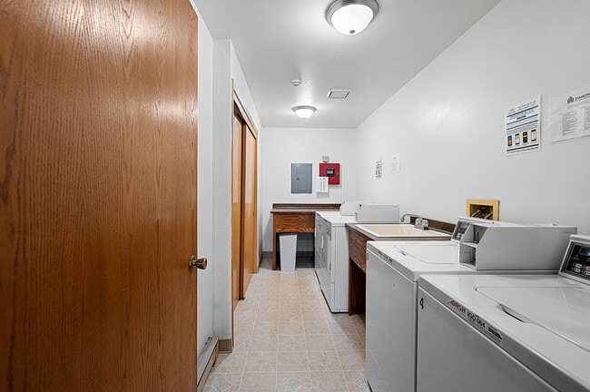 Building Photo - Washington Square Apartments
