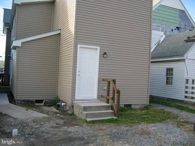 Building Photo - 738 Race St