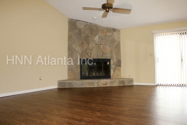 Building Photo - Ranch Style Home! Spacious Floor Plan