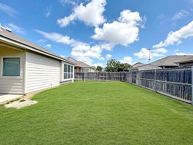 Foto del edificio - Charming 3-Bedroom, 2 Bath Home in a Quiet Neighborhood with Easy Access to 820 & I-30