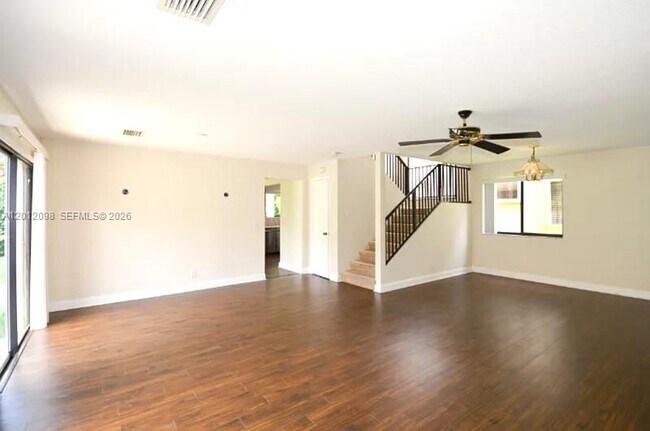 Foto del edificio - 587 NW 38th Ave