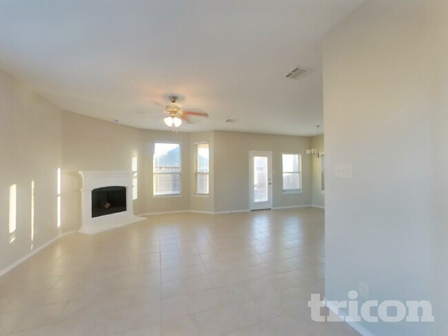 Foto del edificio - 8928 Deadwood Ln