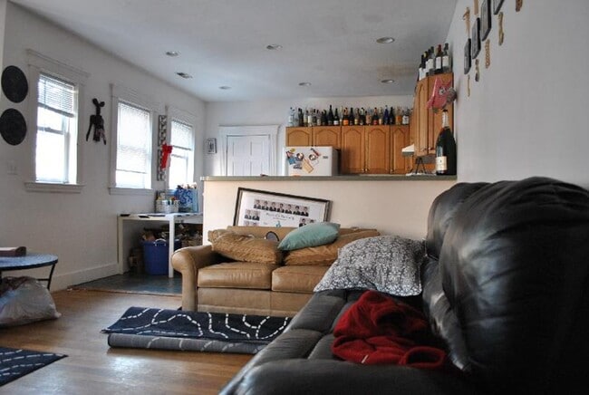 Building Photo - ALLSTON 5 BED/2 BATH ON GARDNER ST. FOR 9/...