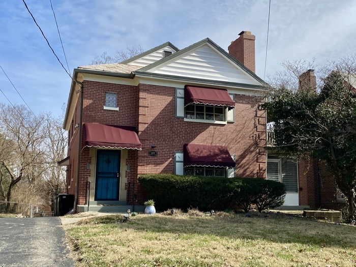 Foto principal - First Floor 2 bed 1 Bath with Garage Parking
