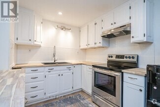 Building Photo - 561-561 Tiny Beaches Rd S