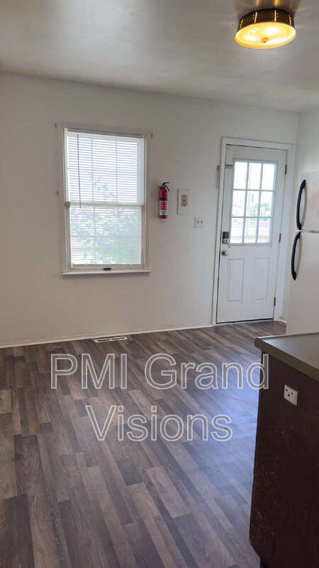 Building Photo - 1610 University Dr