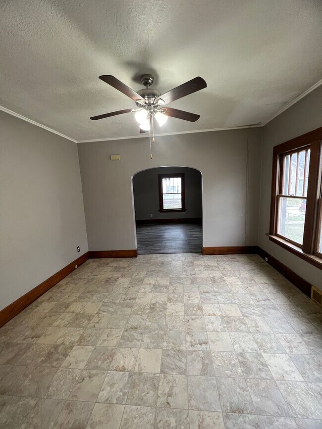 Foto del edificio - MORE PICTURES COMING SOON! There is a $25 ...