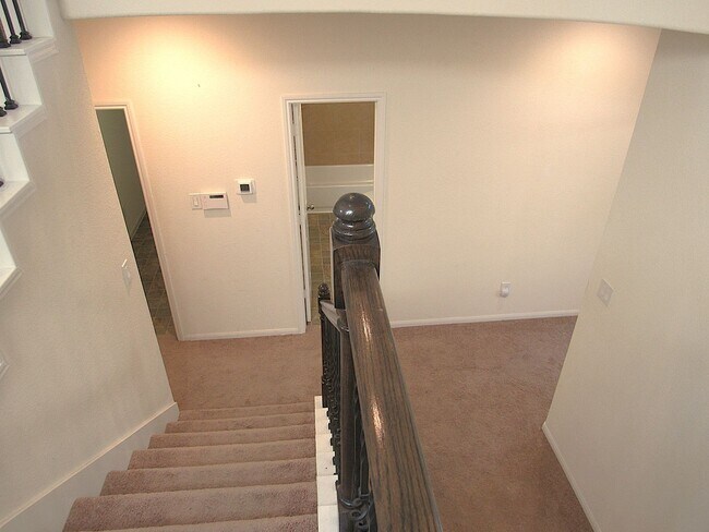 Foto del edificio - Conveniently located townhome in gated com...