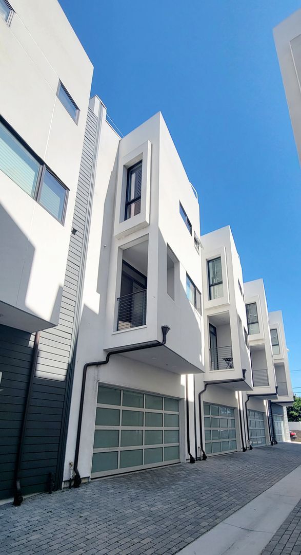 Building Photo - Newly Built Tri-Level Townhome with 3 Bedr...