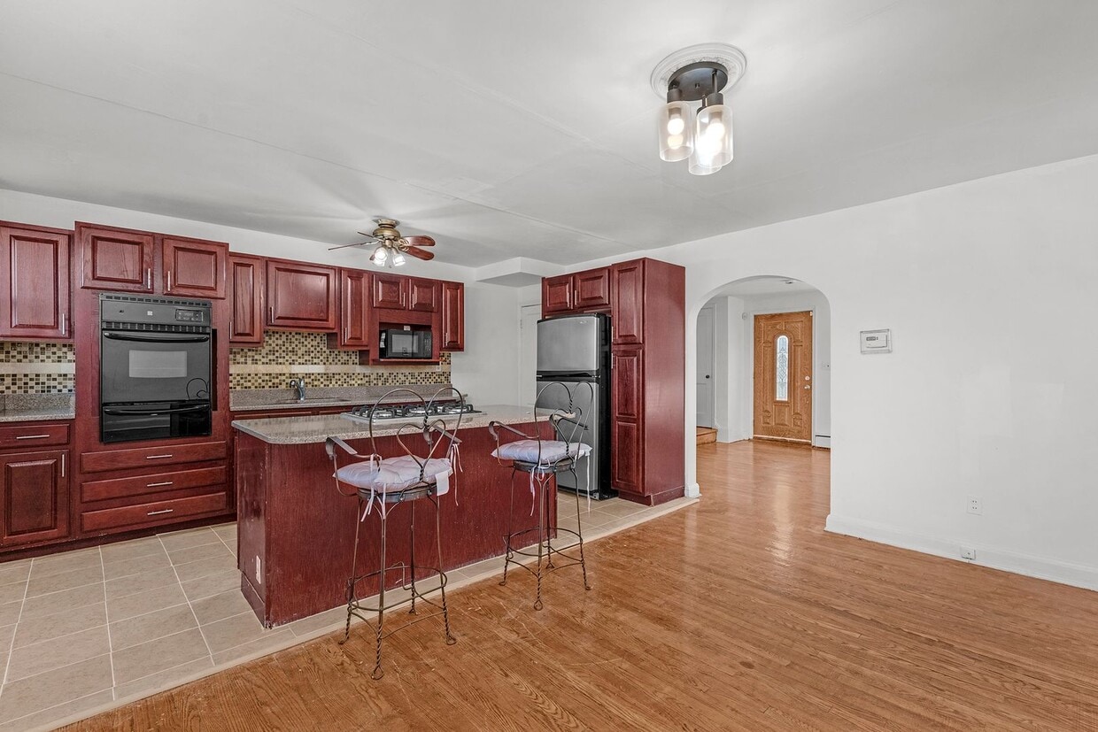 Charming 4-bedroom, 2-bath - Charming 4-bedroom, 2-bath