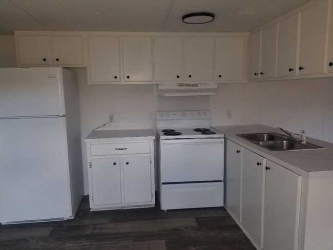 Building Photo - 425-B Riverbend Rd.