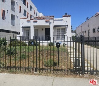 Building Photo - 1034 N Kenmore Ave