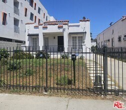 Building Photo - 1034 N Kenmore Ave