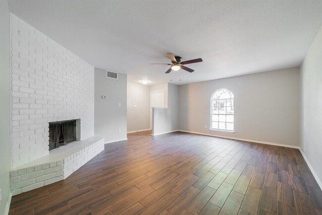 Building Photo - 3604 Biscay Dr