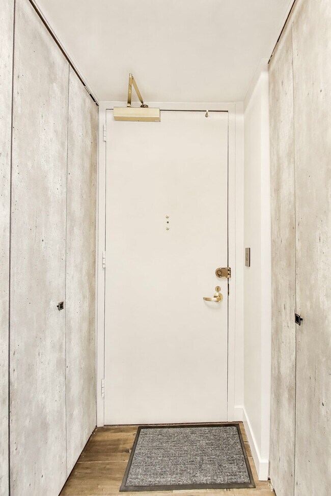 Building Photo - 100 E Walton St