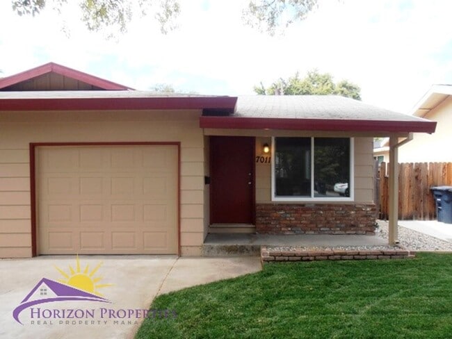 Building Photo - 7009-7011 Zeeland Dr