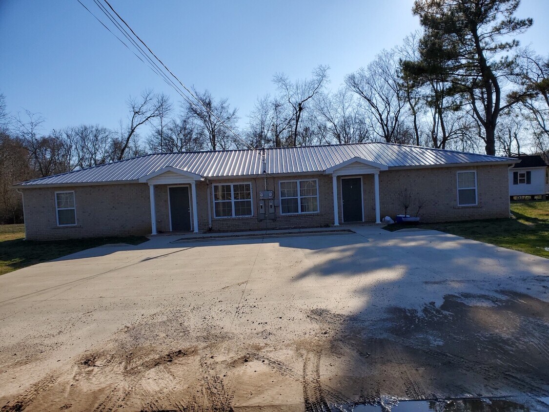 Primary Photo - 120 Sharon Oakley Dr