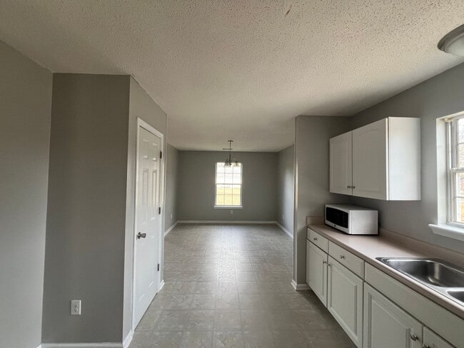 Building Photo - 705 Ogeechee Dr E