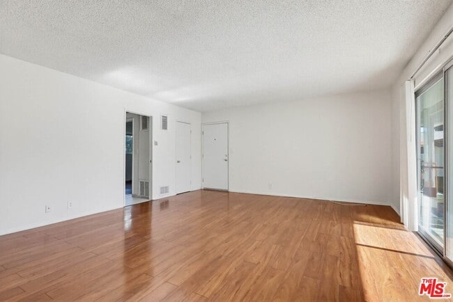 Building Photo - 515 N Alfred St