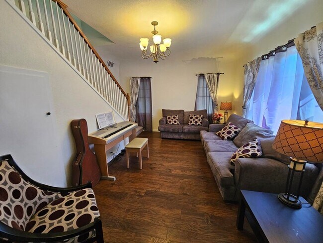 Building Photo - Charming home