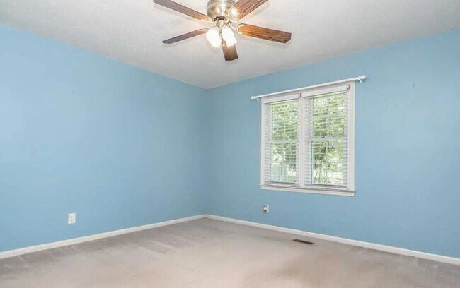 Foto del edificio - 912 Snow Hill Rd