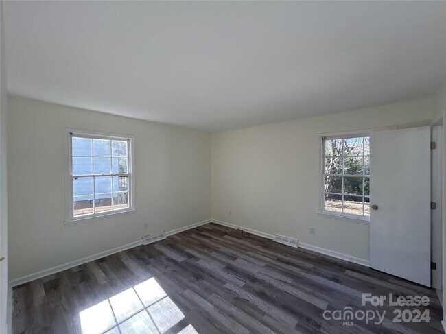 Building Photo - 7010 Marlbrook Dr