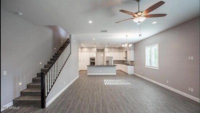 Foto del edificio - 1028 E Curry Rd