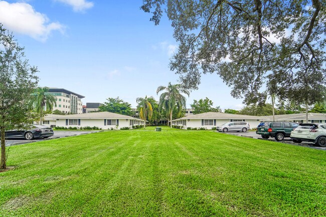 Foto del edificio - Centro Apartments - 3249 Coral Hills Dr.