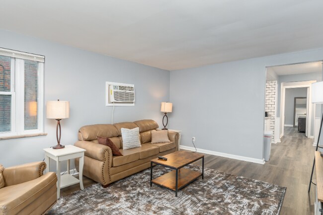 Building Photo - 3913 E Gatewood Ln